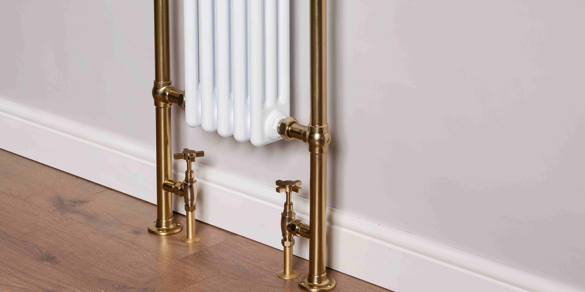 DQ Heating Twyford Traditional Designer Steel Heated Towel Rail